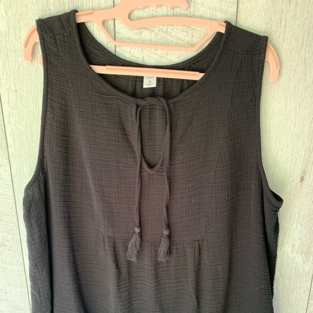 3/$20 Black Old Navy Sleeveless Gauze top